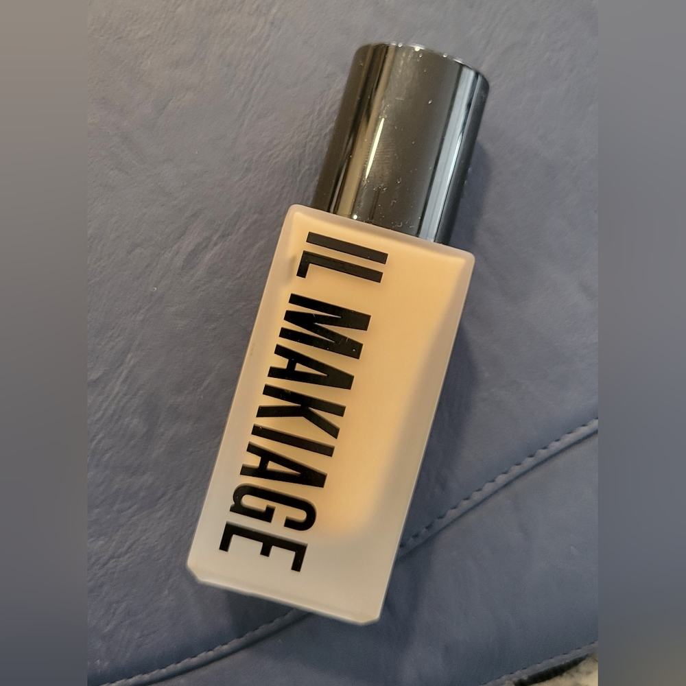IL MAKIAGE Woke Up Like This Foundation